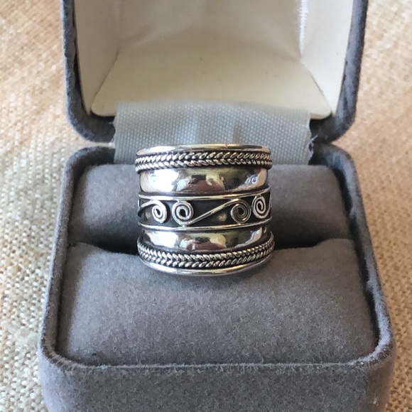 Jewelry - Sterling Silver Balinese ring size: 6